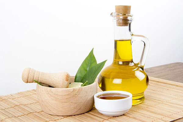 Ai nên sử dụng dầu olive để trị gàu?