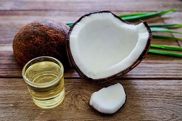 Dùng dầu dừa nguyên chất