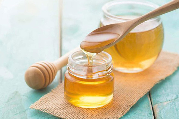 Dưỡng ẩm cho tóc khô bằng mật ong