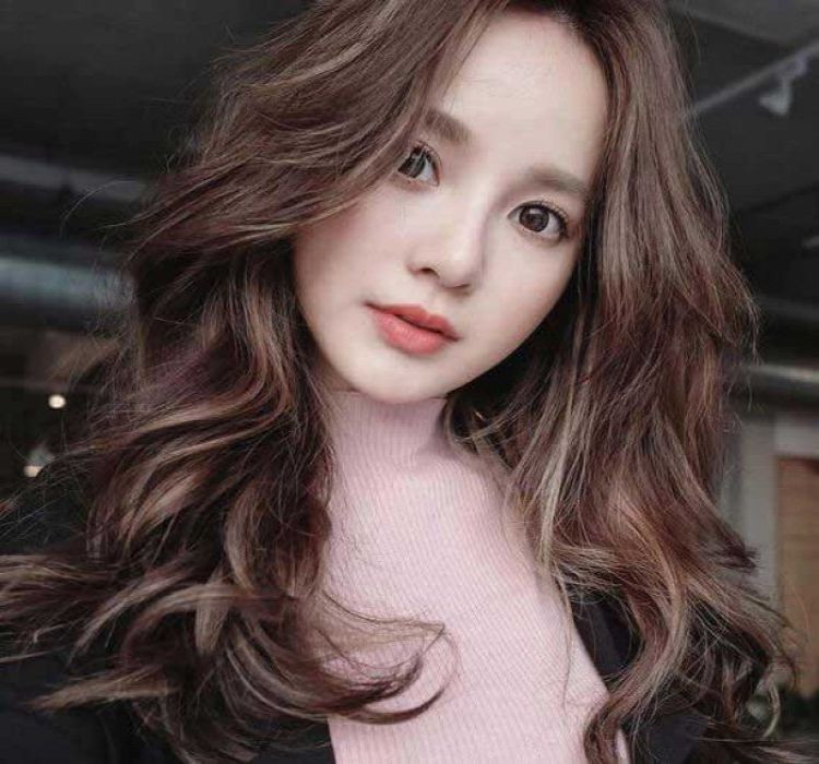 Kiểu tóc 2 mái uốn xoăn