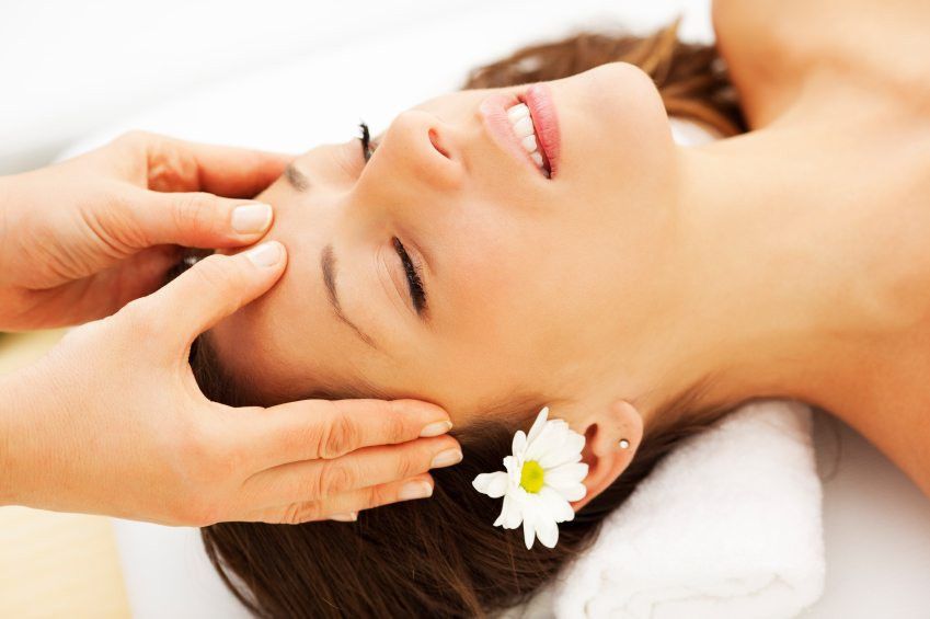 Massage da đầu mỗi ngày giúp cải thiện rụng tóc